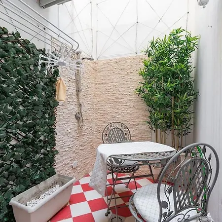 Charming House Con Doccia Sensoriale E Cortile Interno - Centro Storico Lägenhet *